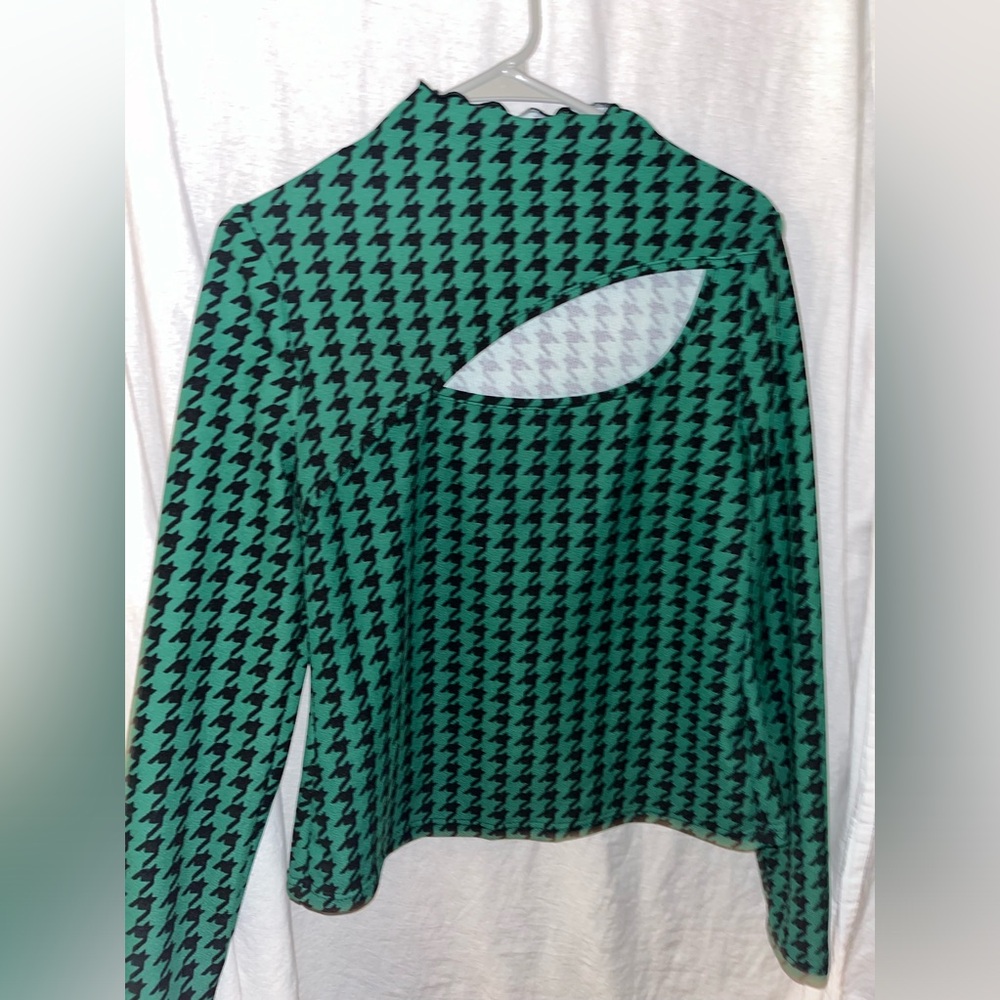Fitted green long sleeve